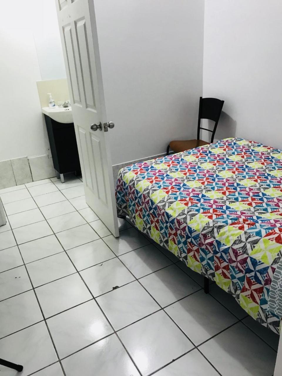 Monthly University Apartment-Elizabeth Toronto Eksteriør billede