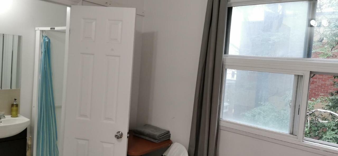 Monthly University Apartment-Elizabeth Toronto Eksteriør billede